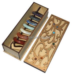 Juego de chakras con caja de madera Juegos de chakras grabados en forma redonda Venta al por mayor Juego de piedra de 7 Chakras con caja grabada de árbol sagrado - Product Image 4