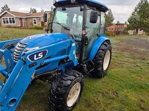 Tractor Agrícola Compacto LS XJ25HST en Venta, Nuevo Tractor LS XJ25 con Transmisión Hidrostática, Cargador Frontal y Cabina para Servicio en Invierno - Product Image 6