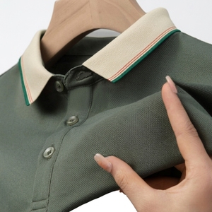 Polo pour femme personnalisé avec logo OEM, tissu tricoté respirant, polo décontracté pour le golf, manches courtes, vente en gros d'usine - Product Image 1