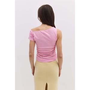 Blusa Casual con Cuello Redondo y Mangas Cortas con Logotipo en la Parte Delantera y Pliegues - 98% Algodón 220g - Product Image 6