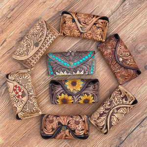 Estuches de gafas de sol personalizados de cuero con herramientas manuales Estuche de gafas florales de cuero genuino Gafas de lectura unisex Estuche de gafas de sol grabadas - Product Image 4