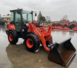 Chargeur sur pneus Kubota R640 2024-Chargeur compact de 5.2 tonnes avec moteur diesel Kubota de 64.4 HP-Équipement de construction durable - Product Image 1