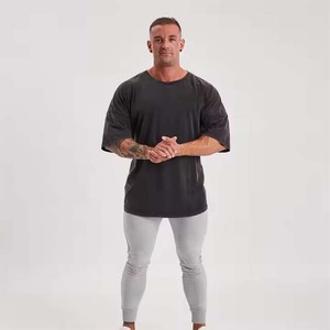 Camiseta estilo hip-hop 210g 100 por ciento algodón para hombre popular en el mercado hecha de 100% algodón y adecuada para el uso diario - Product Image 6