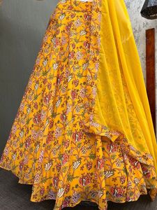 Diseñador indio de Bollywood Exclusivo Lehenga Choli Fiesta de bodas y recepción Desgaste Lehenga Choli para exportar desde la India - Product Image 4
