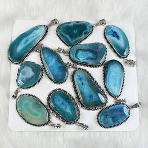 Venta al por mayor Solar Cuarzo Druzy Colgante para las mujeres Solar Cuarzo Slice Druzy Piedra preciosa Collar Colgante Lote Diseñador Colgantes Lote - Product Image 2