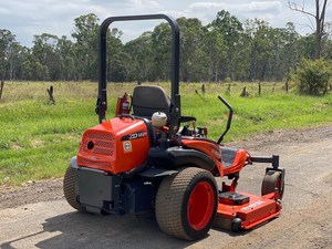 Kubota ZERO เปิดเครื่องตัดหญ้ารถแทรกเตอร์ด้านหน้ารถตักดินเครื่องตัดหญ้า Kubota