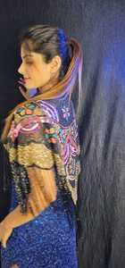 Elegante vestido de capa burlesca con cuentas hebras perlas lentejuelas bordado sujeta cuello recto hasta el suelo sujetador incorporado 100% Club - Product Image 2