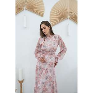 Robe trapèze rose à imprimé floral Champs-lyses en mousseline de soie, taille naturelle, vente en gros - Product Image 2