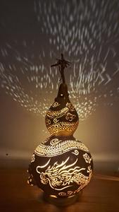 น้ำเต้าแกะสลักสำหรับตกแต่งขายดี: โอบกอดเสน่ห์จากธรรมชาติและงานฝีมือของช่างฝีมือวางจำหน่ายแล้ว! -ดอกบัวสีน้ำเงิน - Product Image 5