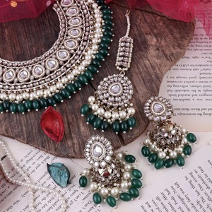 Conjunto de Collar de Perlas Kundan Premium con Pendientes Maang Tikka, Joyería Tradicional India para Novias, Conjunto de Joyería Dorada para Mujer - Product Image 5