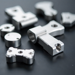 Componentes mecanizados CNC de precisión | Fabricante de piezas de fresado de aluminio y acero inoxidable personalizado con acabado - Product Image 1