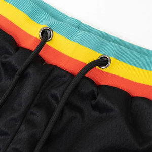 กางเกงว่ายน้ำชายสีพื้นขายส่งจากโรงงาน ความยาวเหนือเข่า แห้งเร็ว มีซับในตาข่าย เหมาะสำหรับชายหาด - Product Image 5