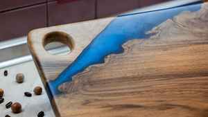 Planche à découper en bois de résine naturelle avec bois d'acacia et bois de manguier, construction épaisse - Product Image 6