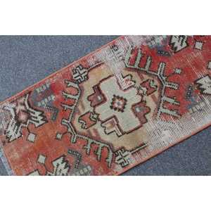 Tapis de 1,2 x 2,5 pieds, tapis turc vintage, tapis en laine rouge - Product Image 4