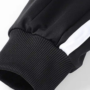 Conjuntos Deportivos Unisex Elegantes y Personalizados - 100% Algodón Transpirable, Estampado, Reversible, para Correr y Entrenar - Product Image 3