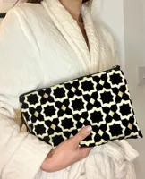 Pochette de maquillage en toile Zelij marocaine artisanale, résistante à l'eau, avec fermeture éclair, motif lettres, poignée souple, idéale pour les voyages