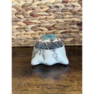 Poterie de tortue fabriquée par les Navajo par Vanessa Sam - Décoration d'intérieur en résine de argile, souvenir - Product Image 3
