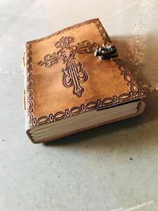 Diarios de cuero hechos a medida con Gautam Buddha en relieve y cubiertas impresas ideales para reventa por tiendas de suministros de revistas - Product Image 4