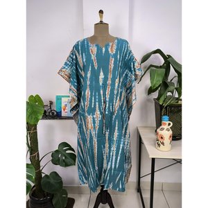 Robe kaftan de style bohème indien à imprimé artisanal avec motif batik bleu métallisé, respirante et légère, idéale comme cache-maillot de bain - Product Image 4