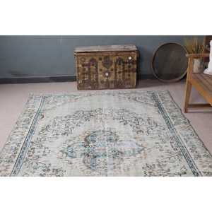 Alfombra Vintage de 5.9x9.7 pies, Alfombra Turca de Lana con Diseño Floral Azul y Blanco - Product Image 4