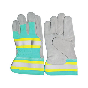 Gants de travail en cuir de qualité supérieure Gants de soudage de construction Gants de soudage en peau de vache résistants à la chaleur Gants de sécurité en cuir - Product Image 3