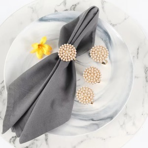 Porte-anneau de serviette en perles blanches simples pour décor de table chic fêtes de mariage hôtel à manger touche minimaliste et élégante - Product Image 4