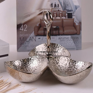 Joint de conception de forme feuillue d'or avantageuse trois bol fantaisie en aluminium métal Dessert accessoire de stockage de service de nourriture - Product Image 4