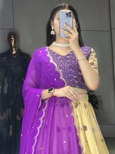 Lehenga Choli de Seda Suave Estampada de Primera Calidad con Trabajo de Tejido, Fabricante y Proveedor de Moda Femenina - Product Image 5