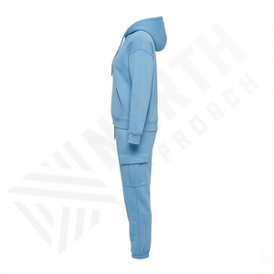 Conjunto Deportivo de Invierno Personalizado para Mujer, Pantalones Deportivos y Sudadera con Capucha de Alta Calidad, Logotipo Personalizado, Corte Regular, Felpa de Algodón Premium, Diseño 2 en 1 - Product Image 3