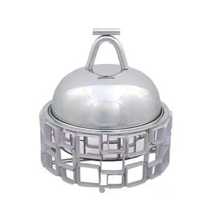 Maravilloso plato para guisar con diseño cuadrado, un diseño atemporal que complementa tanto la decoración de cocinas tradicionales como modernas. - Product Image 3