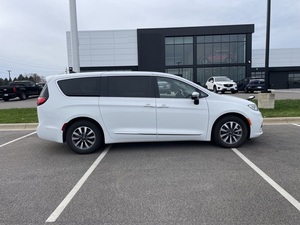 ดีลสุดคุ้ม..รถยนต์มือสองปี 2023 คริสเลอร์ ปาซิฟิก้า ไฮบริด ลิมิเต็ด ขับเคลื่อนล้อหน้า - Product Image 5