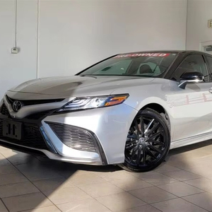 รถยนต์โตโยต้า แคมรี่ XSE V6 ปี 2022 รถเก๋ง 4 ประตู มือสอง วิ่ง 5710 ไมล์ เกียร์อัตโนมัติ เบนซิน พวงมาลัยซ้าย เบาะหนัง ล้อแม็ก R18 ระบบควบคุมความเร็วอัตโนมัติ ขับเคลื่อนล้อหน้า เทอร์โบ หลังคาซันรูฟแบบพาโนรามา - Product Image 1