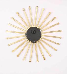 Stylish round mirror with a sleek <b>metal</b> <b>frame</b> Circular <b>metal</b> wall mirror Elegant gold 21 inch - Product Image 4