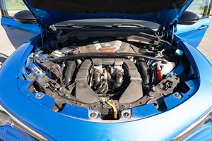 2023 Alfa Romeo Stelvio Quadrifoglio Essence faible kilométrage - Product Image 6