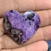 Vente en gros de charoite violette en forme de cœur, cabochon en vrac, pierre naturelle certifiée IGI, fabrication de bijoux de haute qualité, prix d'usine