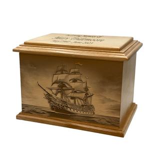 Urne funéraire en bois en forme de bateau viking, urne funéraire en forme de bateau pirate, urne pour les amoureux de l'océan avec gravure, urnes artisanales de nouvelle conception - Product Image 1