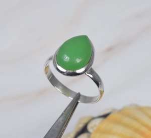 Vente en gros de bijoux de fête en pierre précieuse classique Ensemble de lunette taillée en poire Pierre naturelle Agate verte en jade Bague personnalisée ajustable pour femme - Product Image 2