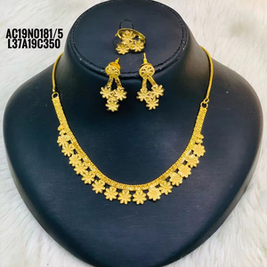 Trend Charms Conjunto de Collar corto con pendientes Chapado en oro de 18K Joyas de un gramo Todo tipo de diseño en línea - Product Image 1