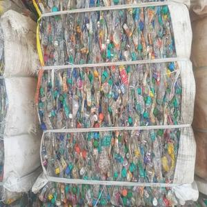 Chatarra de botellas de PET en fardos, chatarra de plástico de colores mezclados/Chatarra de plástico de botellas de PET transparentes 100% a la venta - Product Image 4