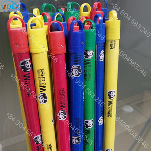 Venta al por Mayor de Mangos de Madera para Escobas y Trapeadores Panda Recubiertos de PVC, Metálicos Telescópicos, Duraderos y Elegantes - Product Image 2