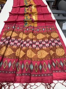 Sarees de seda Desi Tussar suaves con hermoso estampado digital con borde atractivo y blusa con estampado en contraste en nuevos estilos - Product Image 2