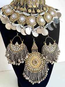 Ensemble collier et boucles d'oreilles choker vintage pour femmes, léger et tendance, en acier inoxydable plaqué argent antique, pour longues occasions - Product Image 5