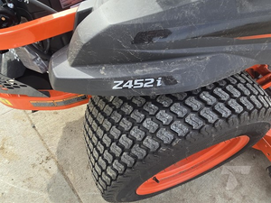เครื่องตัดหญ้าแบบนั่งขับ Kubota Z452KWTi-60 ปี 2026 ขนาด 60 นิ้ว พร้อมเครื่องยนต์ Kawasaki EFI 26 แรงม้า ระบบไฮโดรสแตติก สำหรับงานพาณิชย์ ขาย - Product Image 6