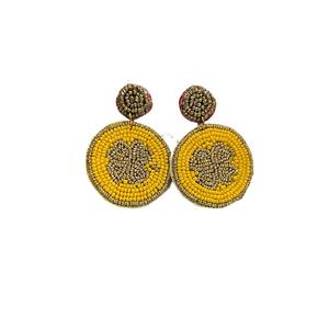 Boucles d'oreilles de Noël faites à la main, ornées de perles multicolores et de rayures de bonbons - Product Image 5