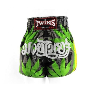 Pantalones cortos cómodos de muay thai, tela satinada suave, transpirable, de secado rápido, para entrenamiento atlético y gimnasio, para hombres. - Product Image 1