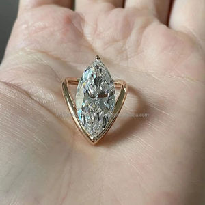 Anillo de Compromiso y Matrimonio Solitario con Moissanita de Corte Marquesa Alargada de 2.50 Ct, Plata de Ley 925 Chapada en Oro, Minimalista y Único - Product Image 4