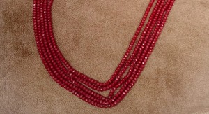 Collier en jade à perles acryliques géométriques superposées audacieuses et tendance, bijoux faits à la main pour les occasions festives et décontractées, cadeau à prix avantageux - Product Image 2