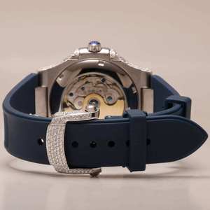 Banda de goma Half Iced Out Lujoso Moissanite Diamante Tachonado Reloj Movimiento de cuarzo Función de fecha para hombres y mujeres - Product Image 4