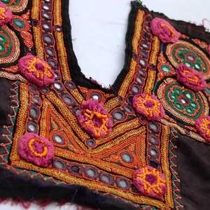 Zari Work Neck Empiècements de broderie Sindh Patch traditionnel Banjara Boho - Product Image 1