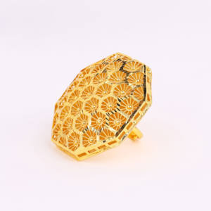 Plaqué or formant une grande bague de doigt, bague de doigt traditionnelle, bague de doigt de mode pour les femmes, bijoux remplis d'or Oro Joyeria. - Product Image 1